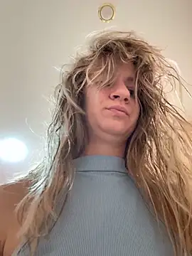 Snapshot of EvvaMur chatting on November 7, 2025, 1:05 am EvvaMur online show from November 7, 2025, 1:05 am