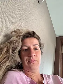 Snapshot of EvvaMur chatting on November 30, 2025, 1:53 am EvvaMur online show from November 30, 2025, 1:53 am