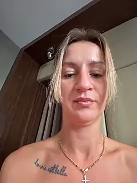 Snapshot of EvvaMur chatting on December 18, 2025, 1:00 am EvvaMur online show from December 18, 2025, 1:00 am