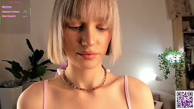 Snapshot of Ice_Strawberry chatting on January 11, 2026, 2:49 am Ice Strawberry online show from January 11, 2026, 2:49 am