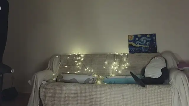 Pixxxis online show from October 21, 2025, 2:12 am