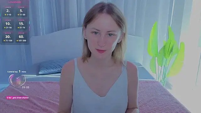Snapshot of LuluChiiii chatting on September 24, 2025, 9:45 am LuluChiiii online show from September 24, 2025, 9:45 am