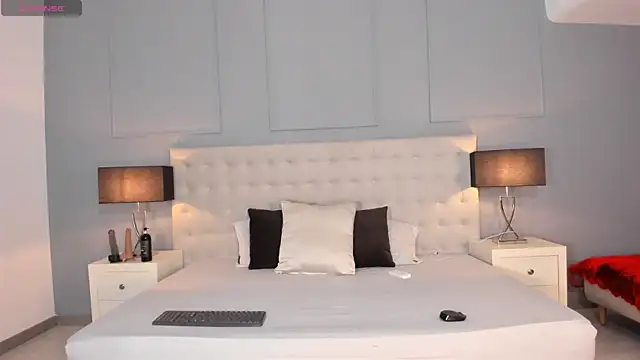 KellyRooss online show from November 14, 2025, 12:37 pm