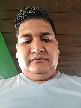 bebecito2780 online show from November 17, 2025, 11:10 pm