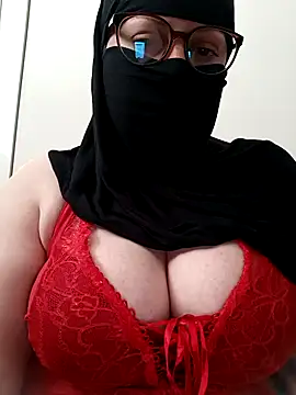 Snapshot of dolgunguzellik chatting on April 11, 2026, 1:59 pm dolgunguzellik online show from April 11, 2026, 1:59 pm