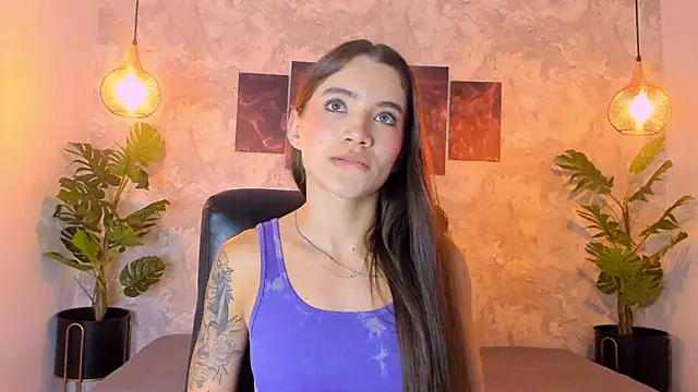 aitana baker  online show from December 15, 2025, 7:18 pm