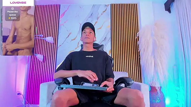 JulienSaint online show from October 19, 2025, 7:25 pm