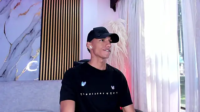 JulienSaint online show from November 17, 2025, 12:11 pm