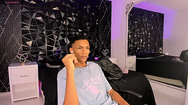 JulienSaint online show from February 19, 2026, 12:23 pm