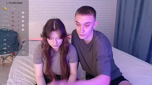 Snapshot of Blushing_couple chatting on September 19, 2025, 9:32 am Blushing couple online show from September 19, 2025, 9:32 am