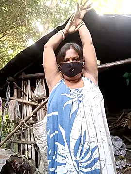 Hotty-rosni online show from November 13, 2025, 2:21 am