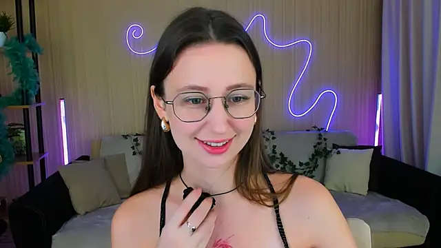 YourLovellyStory online show from November 10, 2025, 4:39 pm