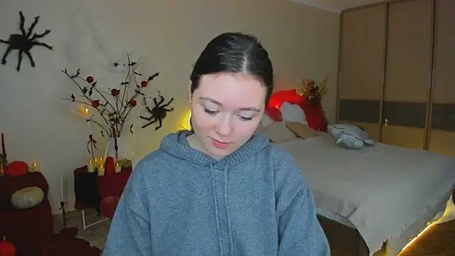 AlluringLookk online show from October 25, 2025, 4:42 am