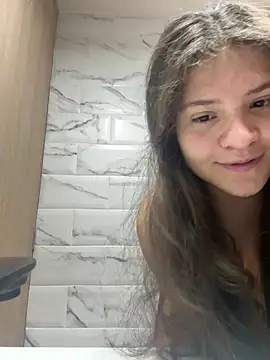 Snapshot of Emilyybennet_ chatting on December 20, 2025, 9:33 pm Emilyybennet online show from December 20, 2025, 9:33 pm