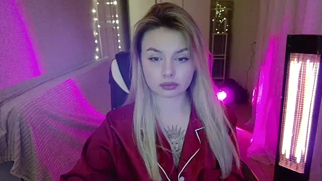 Snapshot of AngelicaHollywood chatting on February 10, 2026, 8:13 pm AngelicaHollywood online show from February 10, 2026, 8:13 pm