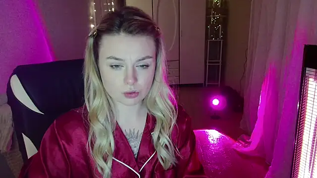 Snapshot of AngelicaHollywood chatting on February 11, 2026, 8:14 pm AngelicaHollywood online show from February 11, 2026, 8:14 pm