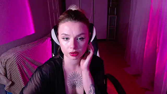 Snapshot of AngelicaHollywood chatting on February 16, 2026, 6:15 pm AngelicaHollywood online show from February 16, 2026, 6:15 pm