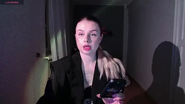 Snapshot of AngelicaHollywood chatting on June 7, 2026, 8:01 pm AngelicaHollywood online show from June 7, 2026, 8:01 pm