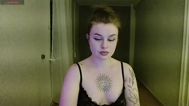 Snapshot of AngelicaHollywood chatting on July 2, 2026, 8:59 pm AngelicaHollywood online show from July 2, 2026, 8:59 pm