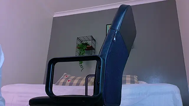 MrFox   online show from March 28, 2026, 7:24 pm