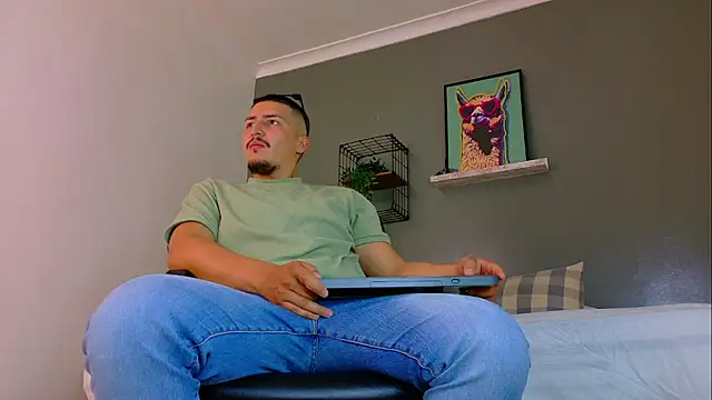 MrFox   online show from April 11, 2026, 7:29 pm