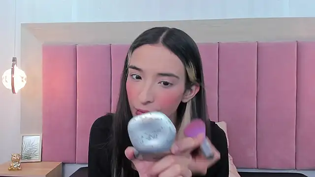 Snapshot of Emilia_Bons chatting on October 1, 2025, 1:17 pm Emilia Bons online show from October 1, 2025, 1:17 pm