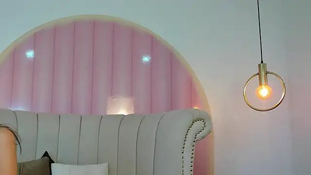 Emilia Bons online show from November 26, 2025, 1:23 pm