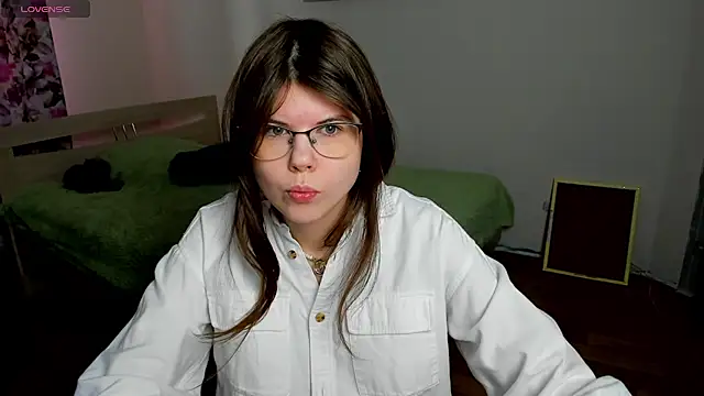 Beatrisss online show from December 1, 2025, 7:35 am