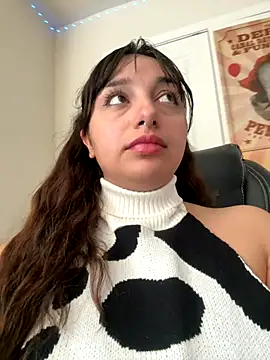 CharmingMaddie online show from November 1, 2025, 4:09 pm