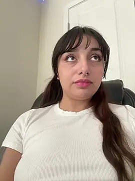 CharmingMaddie online show from November 11, 2025, 4:29 pm