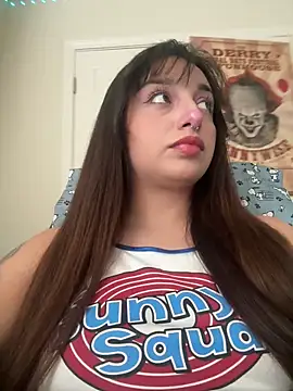 CharmingMaddie online show from November 17, 2025, 5:19 pm