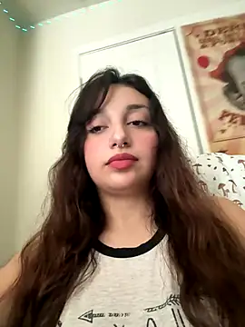 CharmingMaddie online show from December 19, 2025, 8:16 pm