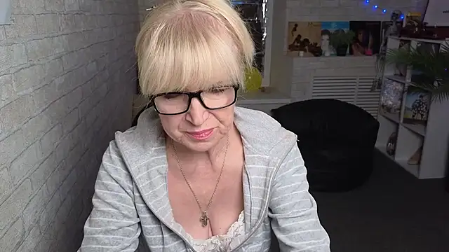 Snapshot of Sabina_Ros chatting on September 30, 2025, 7:24 am Sabina Ros online show from September 30, 2025, 7:24 am