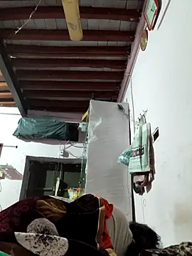 Love-pari077 online show from December 18, 2025, 11:44 pm