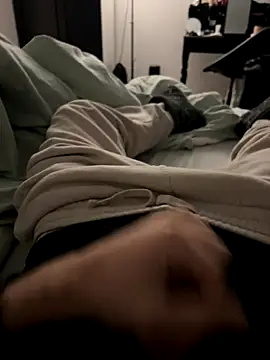 Snapshot of Frankieyyy1 chatting on January 5, 2026, 7:06 pm Frankieyyy1 online show from January 5, 2026, 7:06 pm