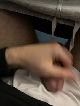 Snapshot of Frankieyyy1 chatting on February 12, 2026, 1:33 am Frankieyyy1 online show from February 12, 2026, 1:33 am