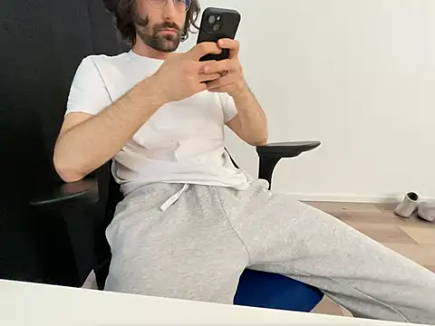 Frankieyyy1 online show from May 15, 2026, 3:08 pm
