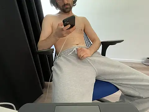 Frankieyyy1 online show from May 22, 2026, 8:32 am