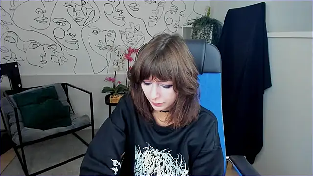 CrystallBloom online show from September 30, 2025, 2:05 am