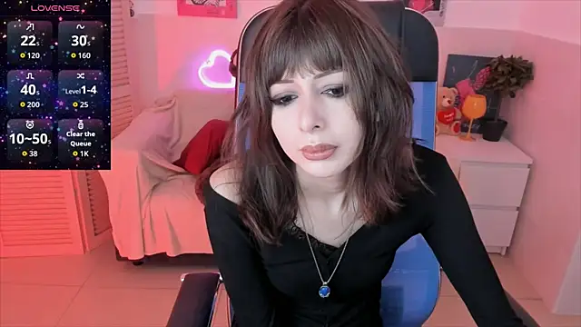 CrystallBloom online show from November 7, 2025, 5:13 pm