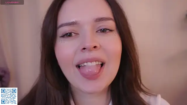 Snapshot of BlissHey chatting on October 24, 2025, 4:14 pm BlissHey online show from October 24, 2025, 4:14 pm