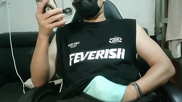 Snapshot of bigbb101011 chatting on December 17, 2025, 2:56 pm bigbb101011 online show from December 17, 2025, 2:56 pm