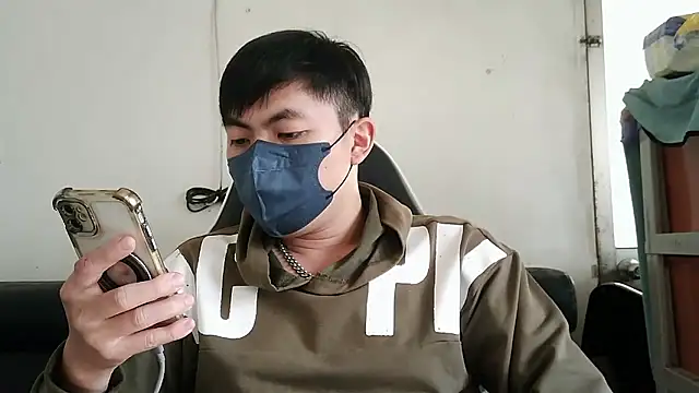 Snapshot of bigbb101011 chatting on January 14, 2026, 5:35 am bigbb101011 online show from January 14, 2026, 5:35 am