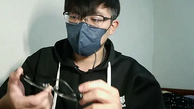 Snapshot of bigbb101011 chatting on March 15, 2026, 9:59 am bigbb101011 online show from March 15, 2026, 9:59 am