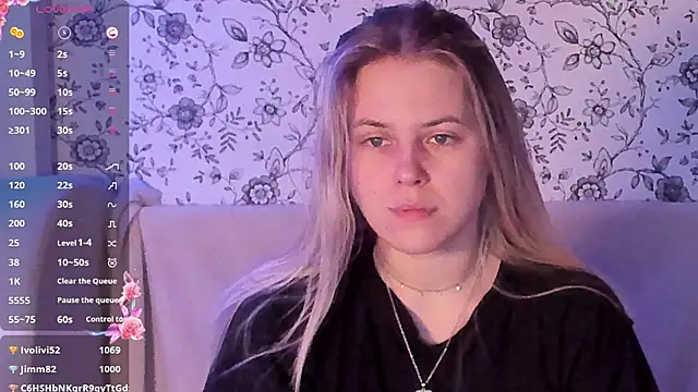 AngelAnty online show from December 19, 2025, 2:13 pm