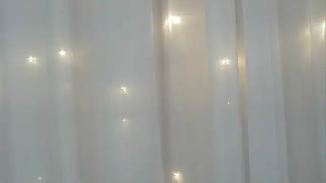 angelainparis28 online show from October 15, 2025, 6:02 am