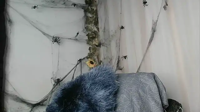 angelainparis28 online show from October 17, 2025, 12:41 pm