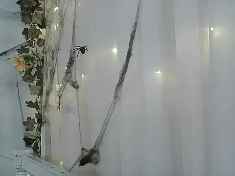 angelainparis28 online show from October 27, 2025, 6:06 am