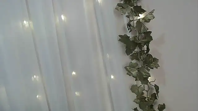 angelainparis28 online show from November 11, 2025, 6:35 am