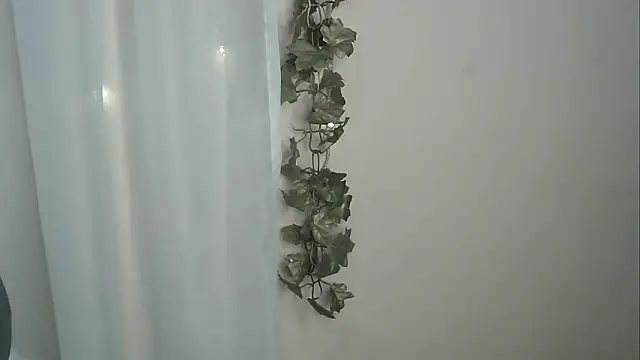 angelainparis28 online show from November 26, 2025, 4:57 am